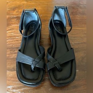 Franco Sarto Woman’s black wedge sandals size